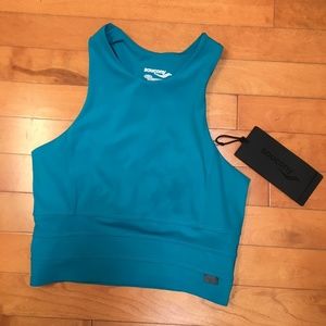 Saucony active crop top ( New with tags!!)